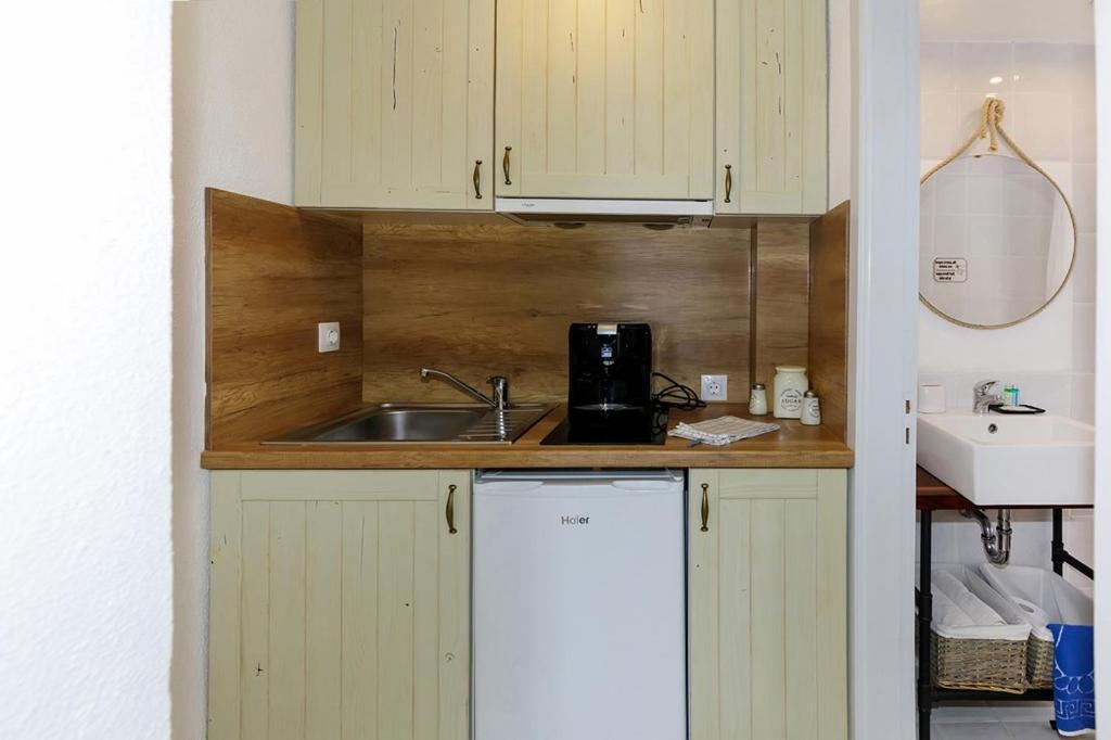 Nikiti Seafront Blue Apartment Luaran gambar