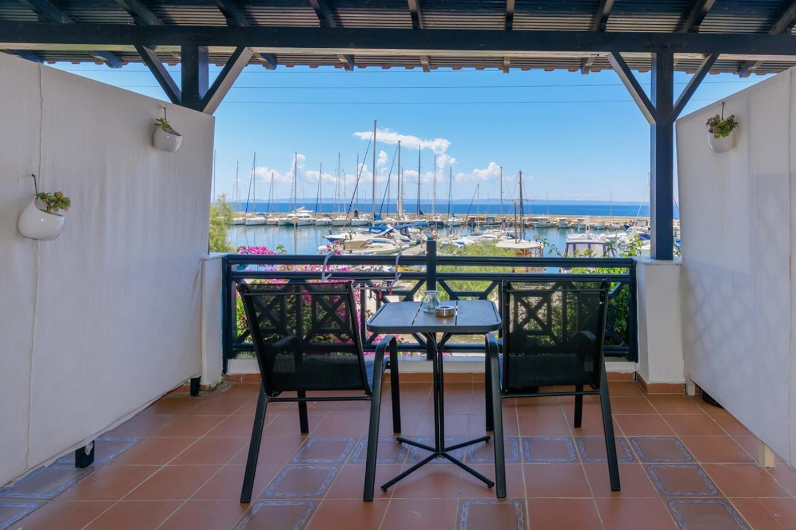 Nikiti Seafront Blue Apartment Luaran gambar